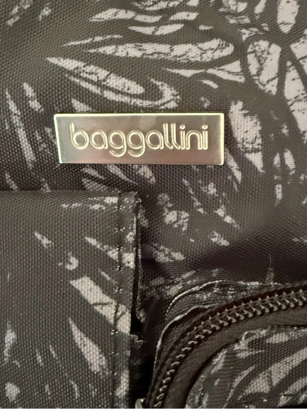Baggallini Canyon Crossbody Bag, Adjustable Strap~Onyx Blossom